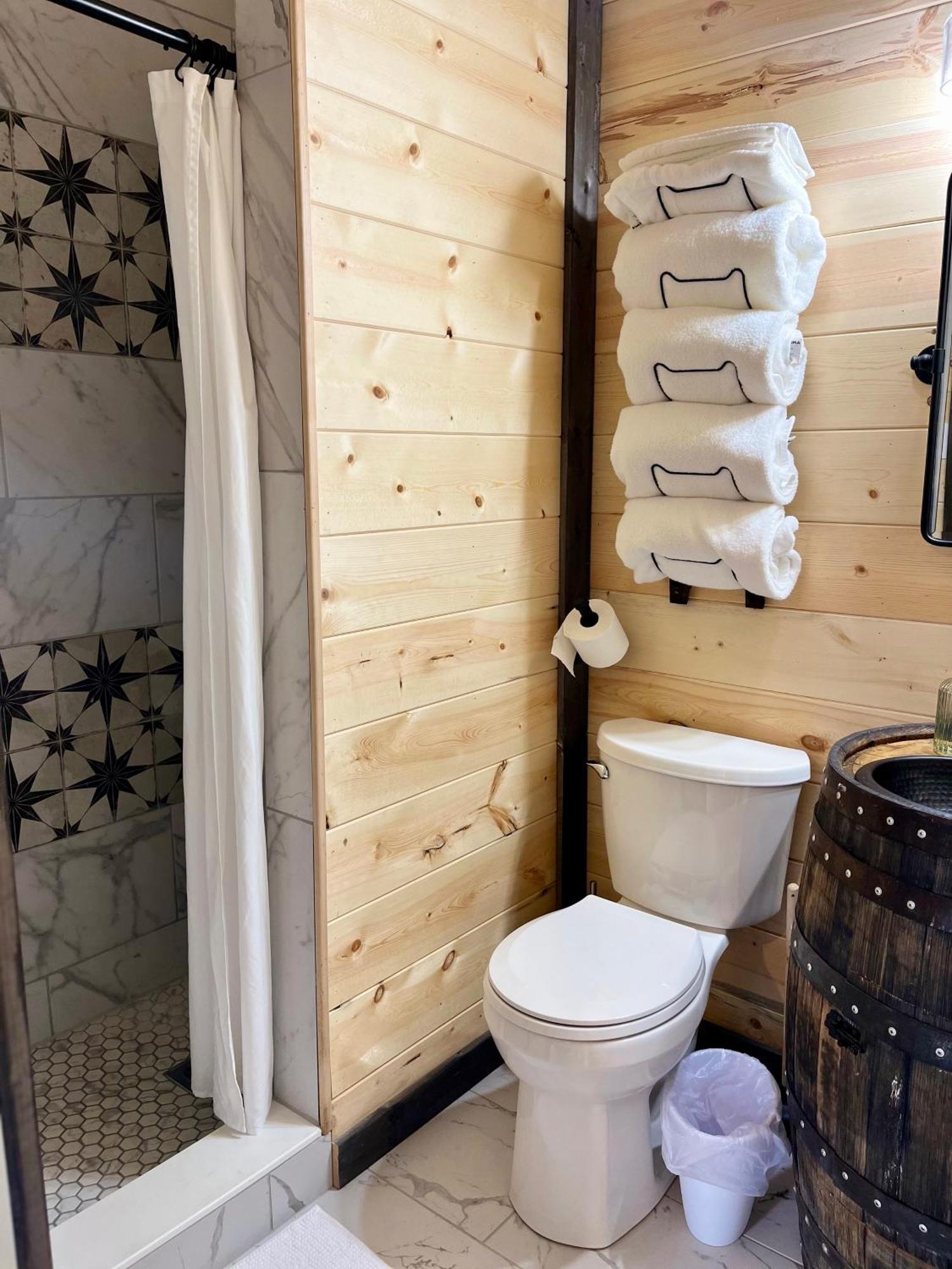 Bourbon Barrel Cottages #2 Of 5 On Kentucky Trail Lawrenceburg エクステリア 写真